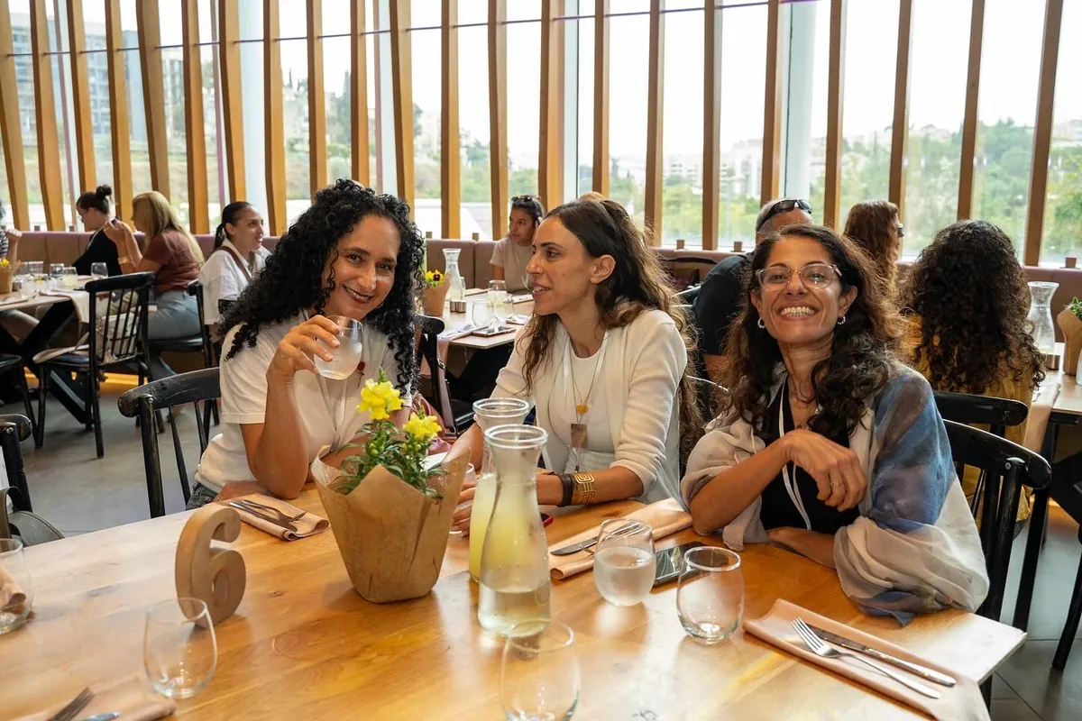 נופש הוקרה צוותים במלון אוריינט   תמונה מהפקה של שוש 4